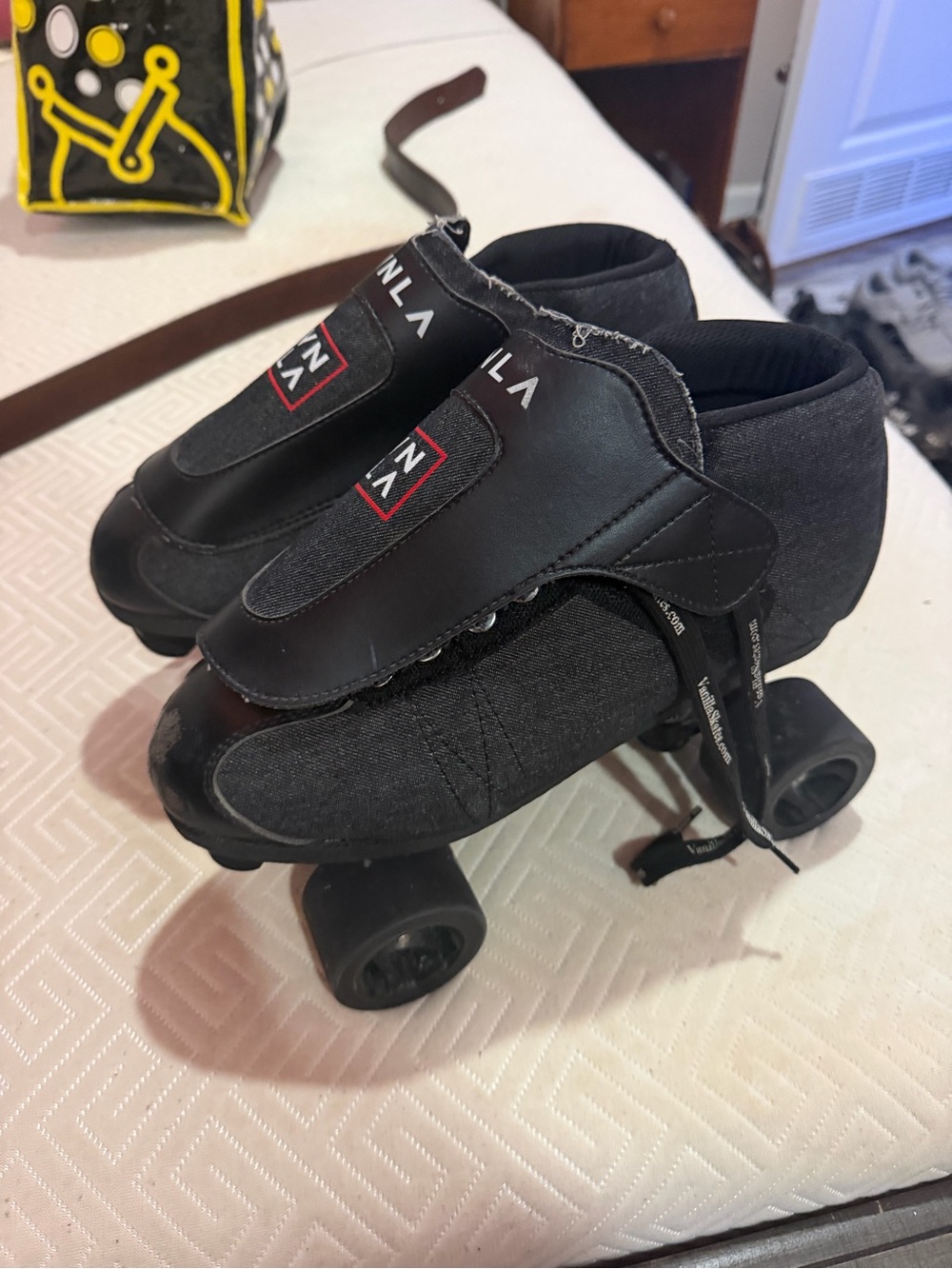 Black Men's Quad Roller Skates — Classic Black Design